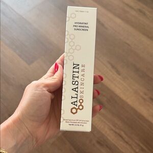 Alastin Skincare Hydratint Pro Mineral Sunscreen - Cream